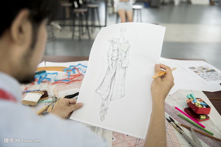 男装设计师如何塑造现代男士时尚 产品设计的创新与挑战